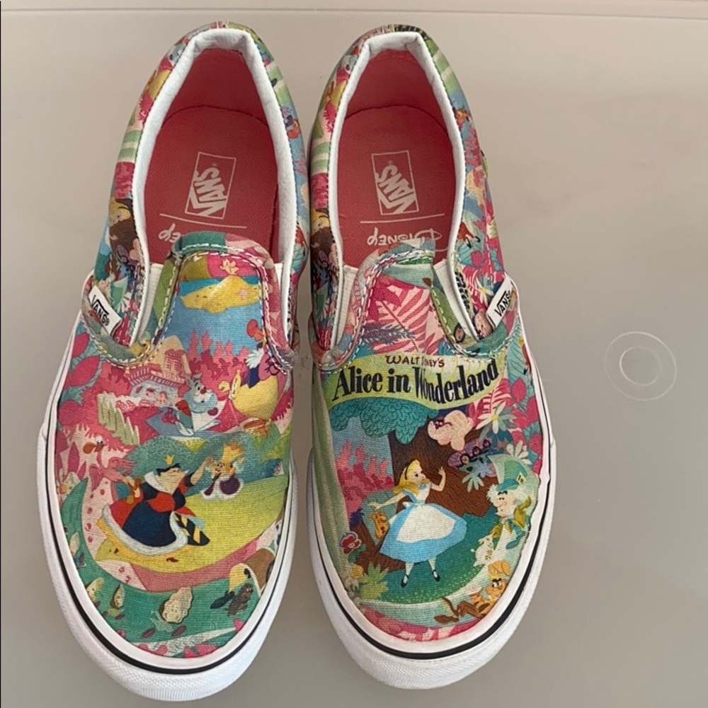 VANS X DISNEY ALICE IN WONDERLAND VANS
